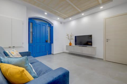 Communal lounge/ TV room, Living room, Seating area