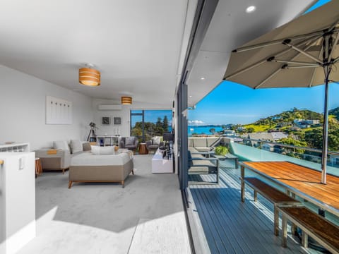 Patio, View (from property/room), Balcony/Terrace, Living room, Seating area, Sea view
