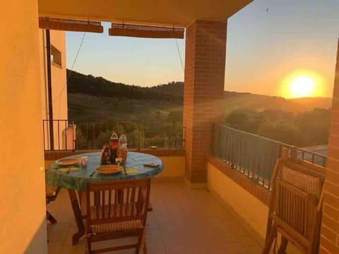 Patio, Natural landscape, View (from property/room), Balcony/Terrace, Dining area, Mountain view, Sunset