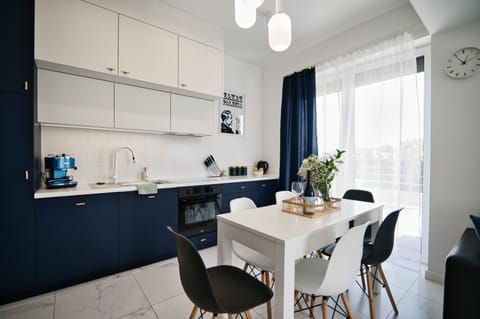 Kitchen or kitchenette, Living room, Seating area, Dining area, stove