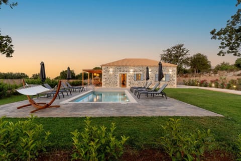 Patio, Day, Natural landscape, Garden, Garden view, Pool view, Swimming pool, sunbed