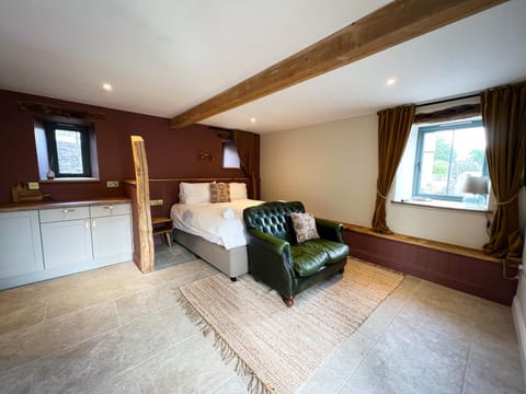 Photo of the whole room, Seating area, Bedroom