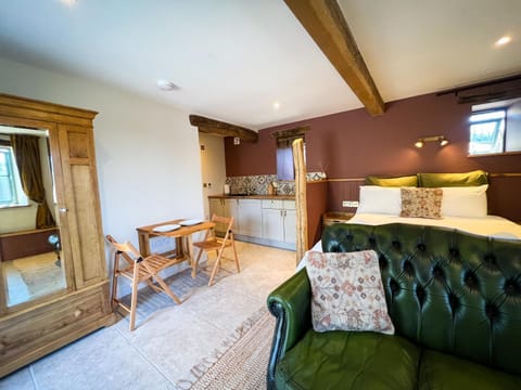 Bed, Kitchen or kitchenette, Photo of the whole room, Seating area, Dining area