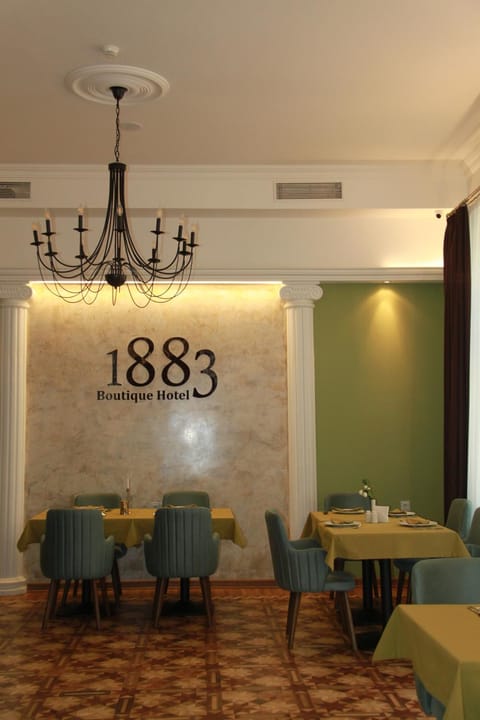 Restaurant/places to eat, Banquet/Function facilities, Seating area