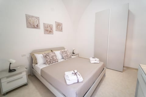 Bed, Photo of the whole room, Bedroom, towels, wardrobe