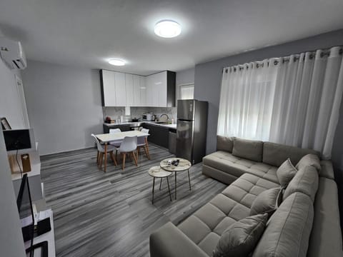 TV and multimedia, Kitchen or kitchenette, Living room, Seating area, Dining area