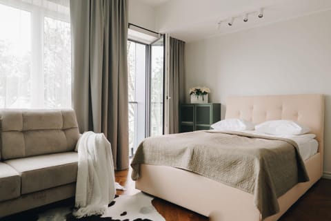 Bed, Living room