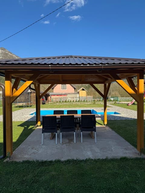 Vikendica sa bazenom MAGNUM House in Zlatibor District, Serbia