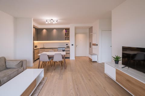 TV and multimedia, Kitchen or kitchenette, Living room, Seating area, Dining area, kitchen