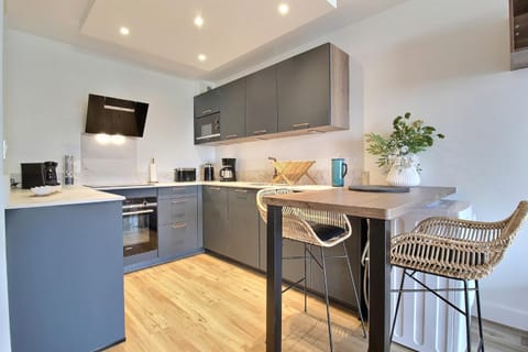 L'Universel Apartment in Séné