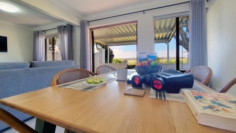 Day, Natural landscape, TV and multimedia, Seating area, Dining area, Beach, On site, Garden view, Garden view, Lake view, Lake view, River view, River view, Quiet street view, internet, internet