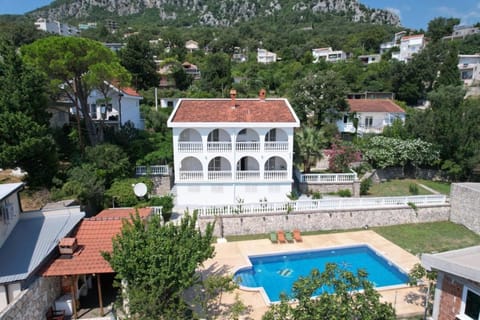 Communal lounge/ TV room, Day, BBQ facilities, Table tennis, TV and multimedia, Coffee/tea facilities, Balcony/Terrace, Garden view, Mountain view, Pool view, Sea view, Area and facilities, Area and facilities, Swimming pool, Sports, Entertainment, Facility for disabled guests, Parking, fireplace, hair dryier, internet, internet, pet friendly, sunbed, toaster, wardrobe, air conditioner