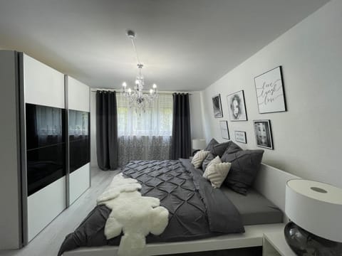 Luxus Apartment am Fremersberg - zentral - mit Sauna & Badewanne Apartment in Baden-Baden