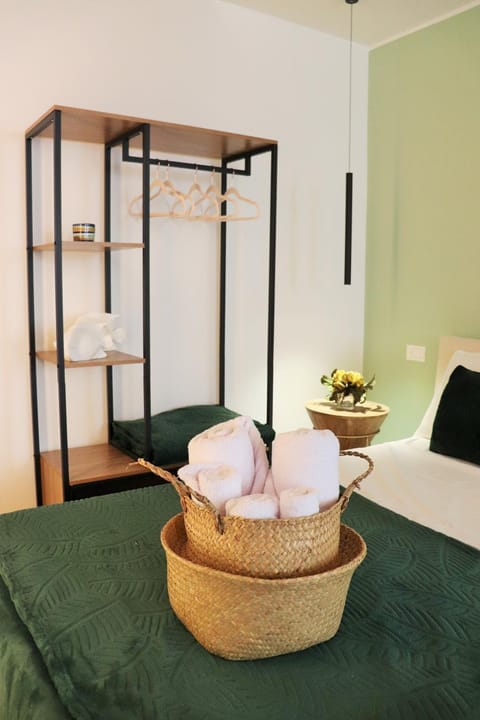 Bed, Living room, Photo of the whole room, Seating area, Bedroom, towels