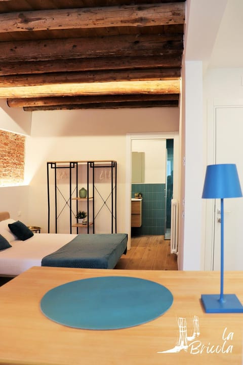 Bed, Living room, Photo of the whole room, Dining area, Bedroom