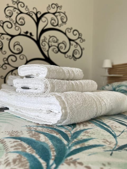 Bedroom, towels