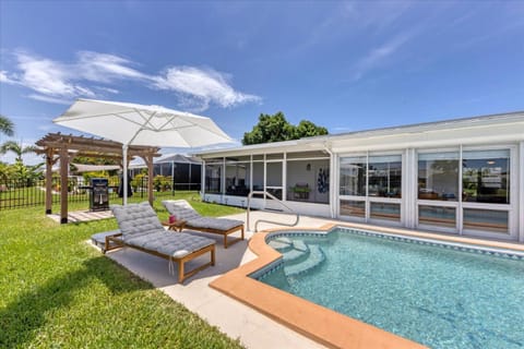 Patio, Garden view, Pool view, Swimming pool, Swimming pool, sunbed