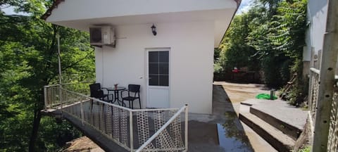 Property building, Day, Garden, View (from property/room), Balcony/Terrace, Dining area, Garden view