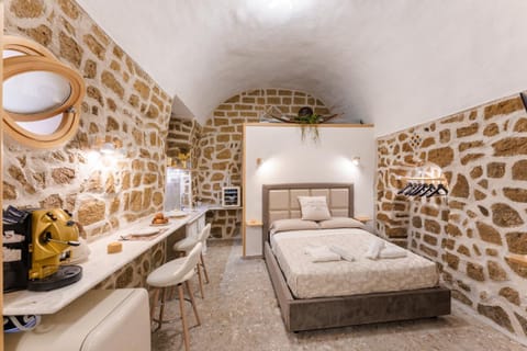 Bed, Coffee/tea facilities, Living room, Photo of the whole room, Seating area, wardrobe