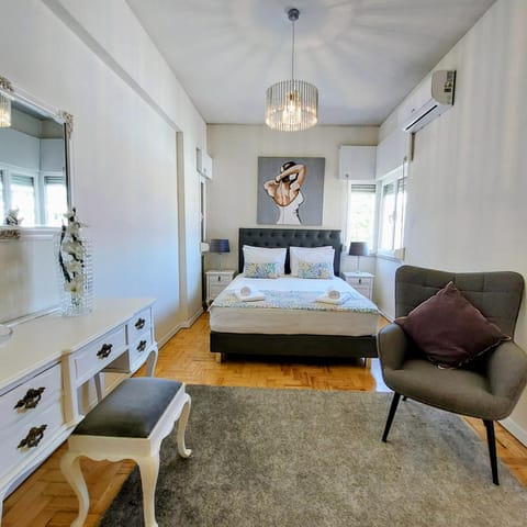 Seating area, Bedroom, internet, wardrobe, air conditioner