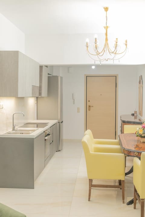 Kitchen or kitchenette, Dining area, stove