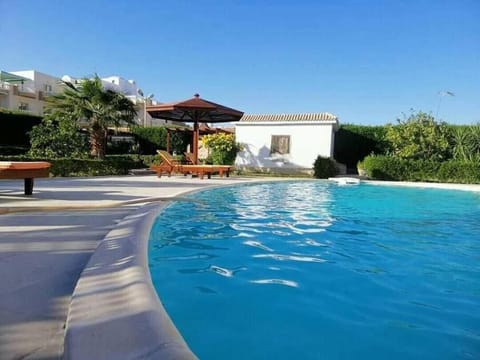 Property building, Natural landscape, Garden, Pool view, Swimming pool, Swimming pool, sunbed