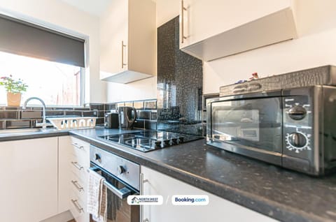 Coffee/tea facilities, microwave, kitchen