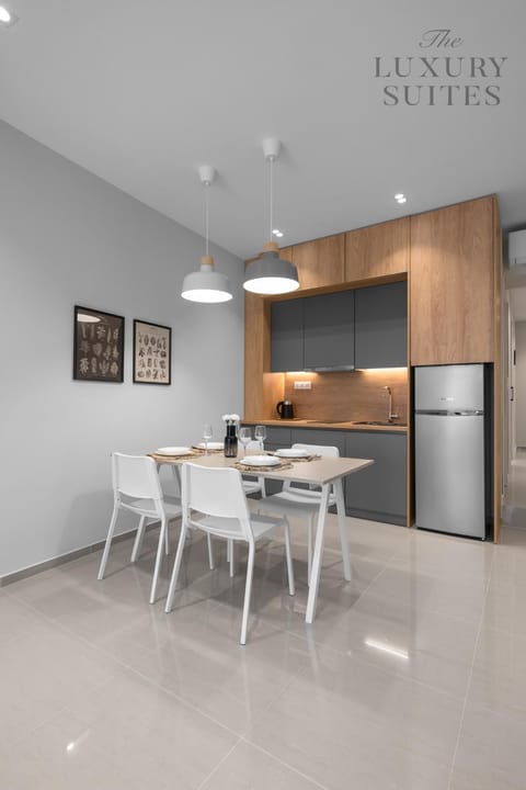 Kitchen or kitchenette, Dining area, stove