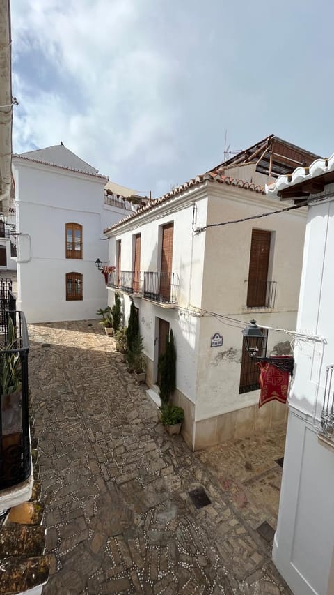Neighbourhood, Street view