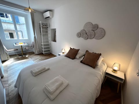 Bed, Photo of the whole room, Bedroom, towels, air conditioner