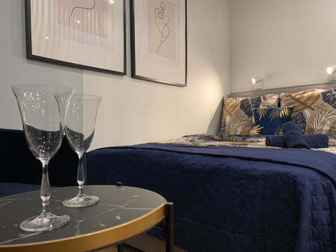 Bed, Seating area, Bedroom