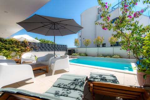 Swimming pool, sunbed