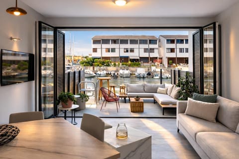 View (from property/room), Balcony/Terrace, Location