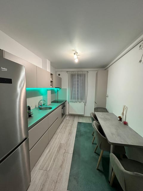 Kitchen or kitchenette, Dining area, minibar, pet friendly, stove