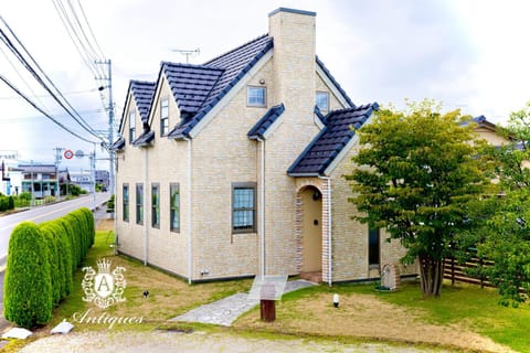 Property building, Spring, Day, Neighbourhood, Garden, Garden view