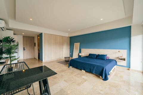 Bed, Photo of the whole room, Dining area, Bedroom