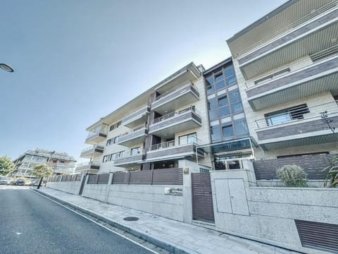 Property building, Neighbourhood