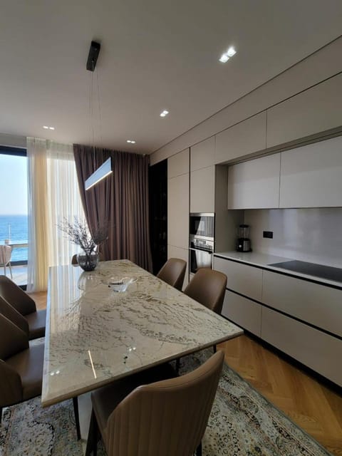 Natural landscape, Kitchen or kitchenette, Living room, Seating area, Dining area, Sea view