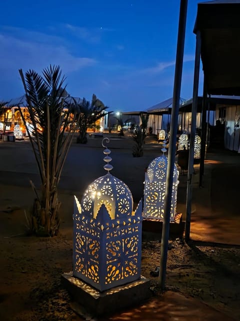 Night, Seating area