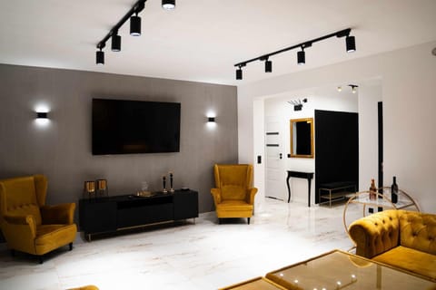 Communal lounge/ TV room, TV and multimedia, Living room, Seating area