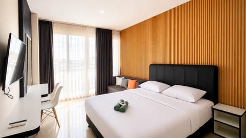 Bed, TV and multimedia, Bedroom