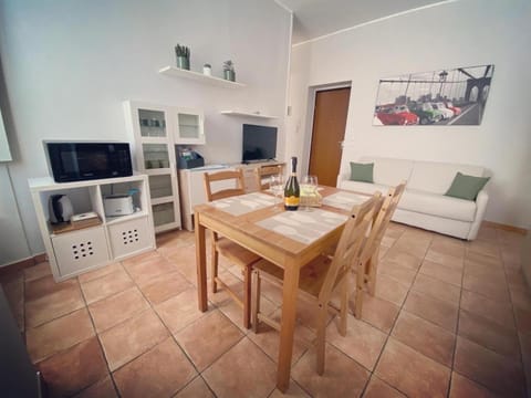 TV and multimedia, Kitchen or kitchenette, Dining area, minibar