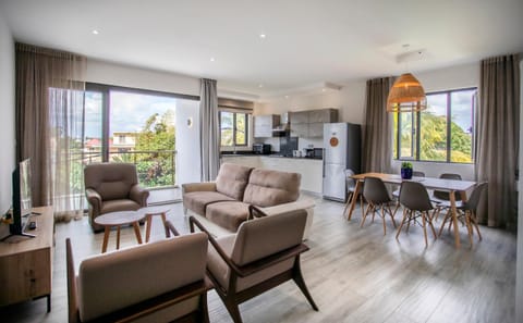 Living room, Dining area, kitchen