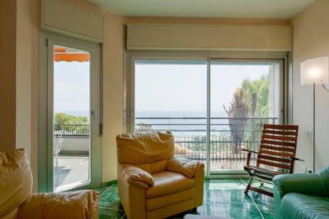 Le Ginestre - Sea View - 3 bedrooms - Parking Apartment in Sanremo