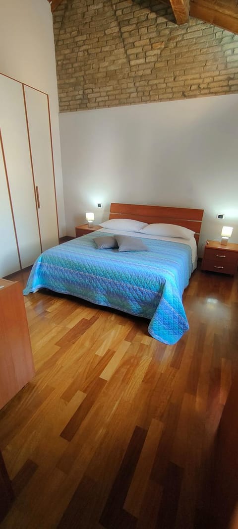 Bedroom, furniture, heating, safe, towels, air conditioner