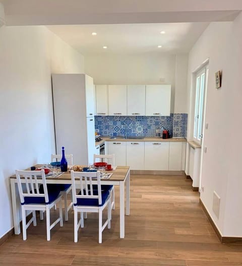 Kitchen or kitchenette, Dining area, pet friendly, stove