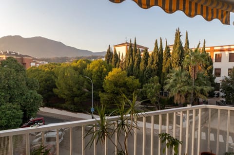 Nearby landmark, Neighbourhood, Natural landscape, Mountain view