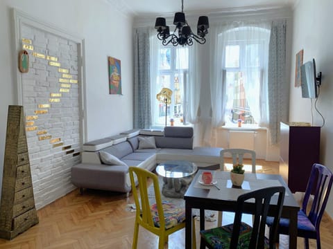 TV and multimedia, Living room, Dining area