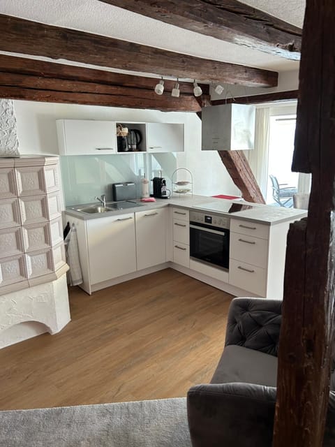 Kitchen or kitchenette, pet friendly, stove