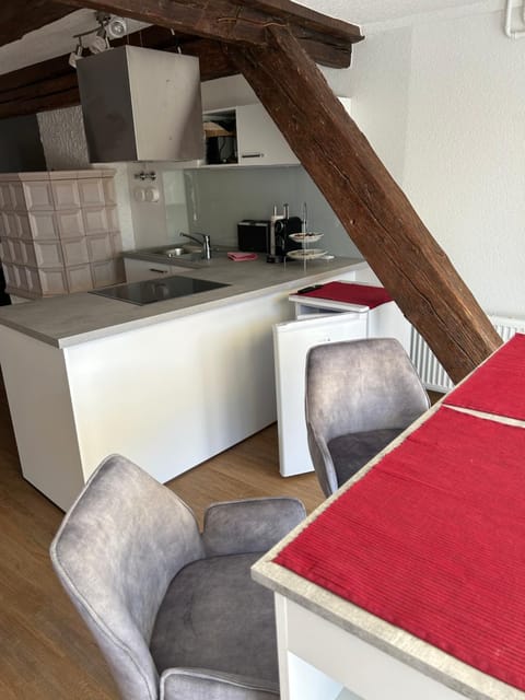 Kitchen or kitchenette, Seating area